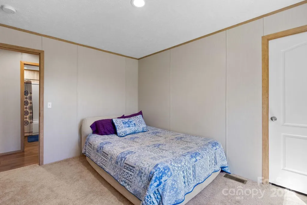 102 Kiwassa Lane Hendersonville NC 28792