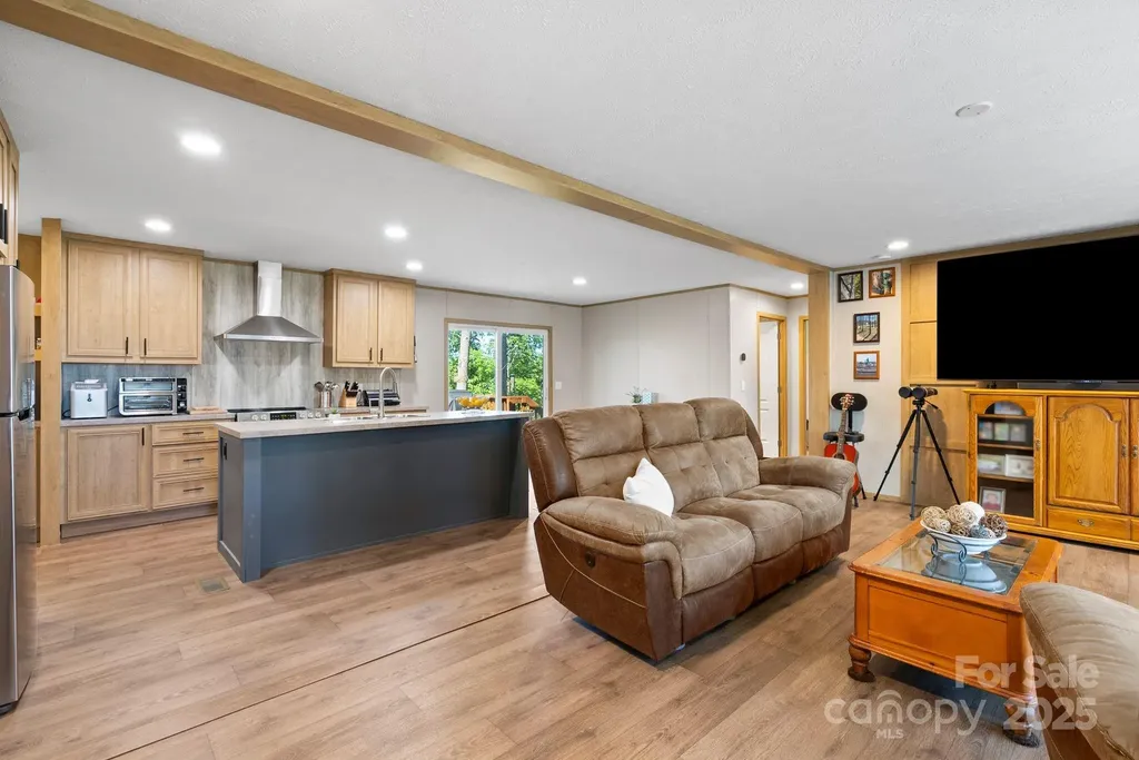 102 Kiwassa Lane Hendersonville NC 28792