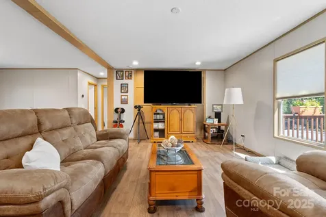 102 Kiwassa Lane Hendersonville NC 28792