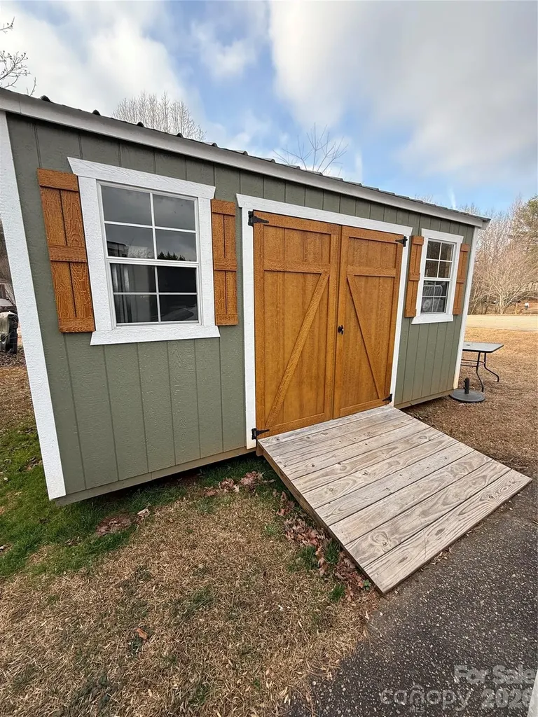 2423 Stones Throw Court Lenoir NC 28645