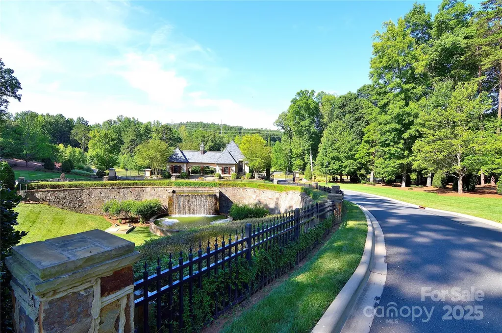 5040 Hermitage Court Belmont NC 28012