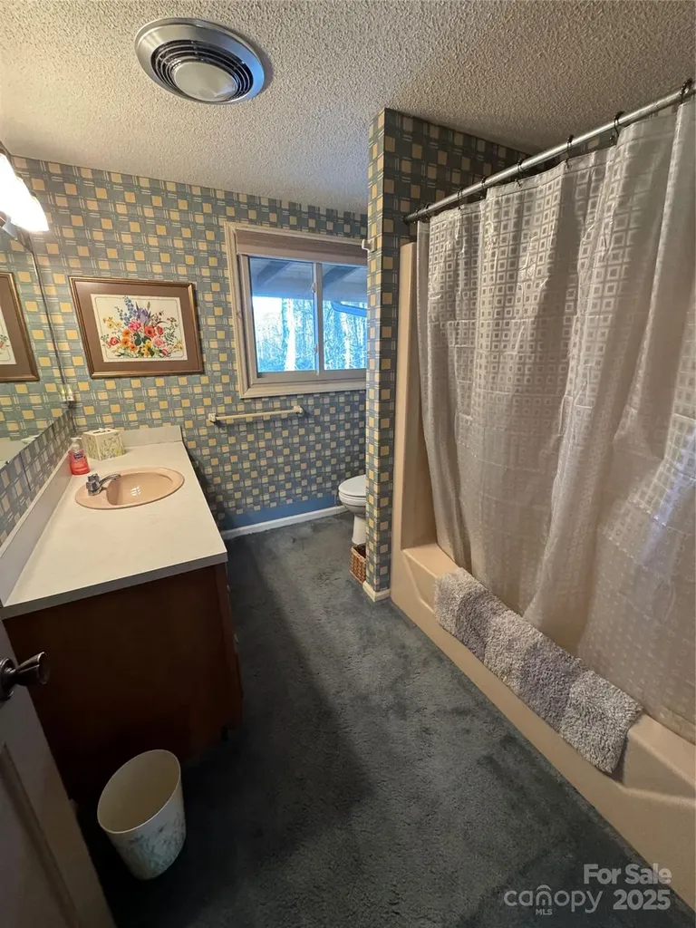 160 Crestwood Circle Newland NC 28657