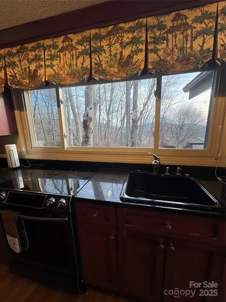 160 Crestwood Circle Newland NC 28657