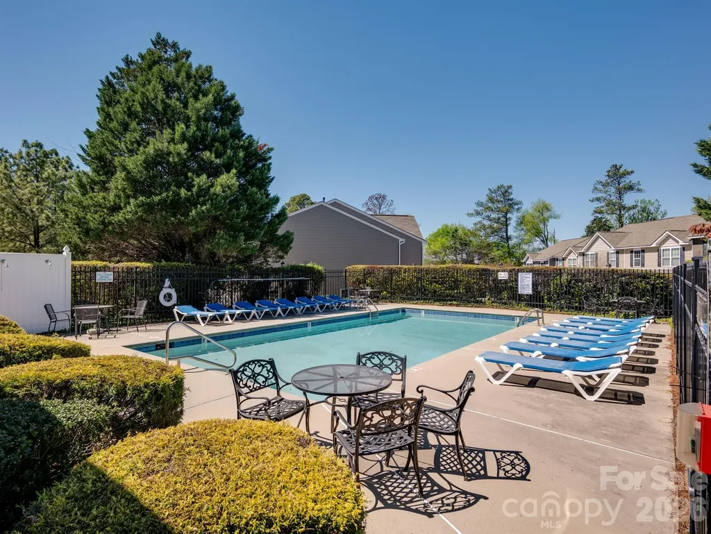 4330 Laurel Hill Lane Charlotte NC 28217