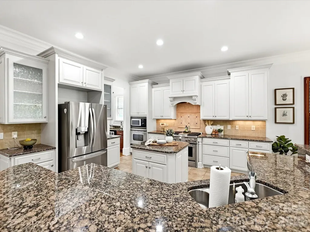6806 Larrisa Court Charlotte NC 28226