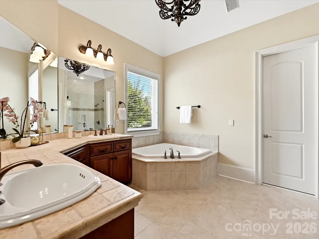 6806 Larrisa Court Charlotte NC 28226
