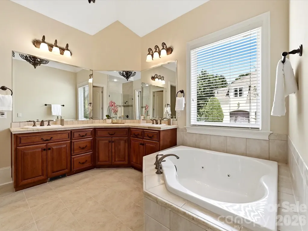 6806 Larrisa Court Charlotte NC 28226