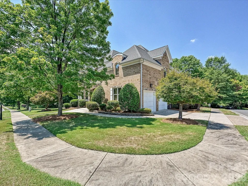 6806 Larrisa Court Charlotte NC 28226
