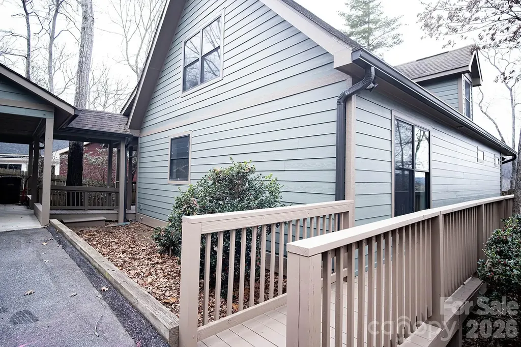 10 Mcmurray Lane Black Mountain NC 28711