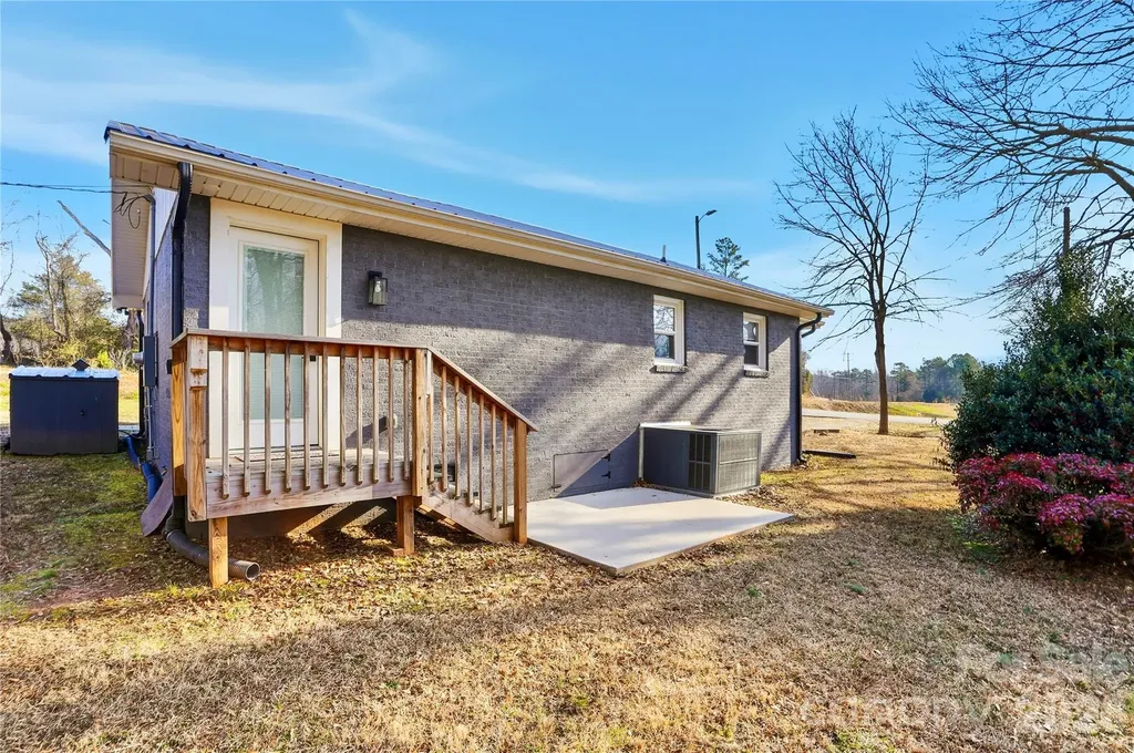 7172 Old Plank Road Stanley NC 28164