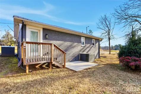 7172 Old Plank Road Stanley NC 28164