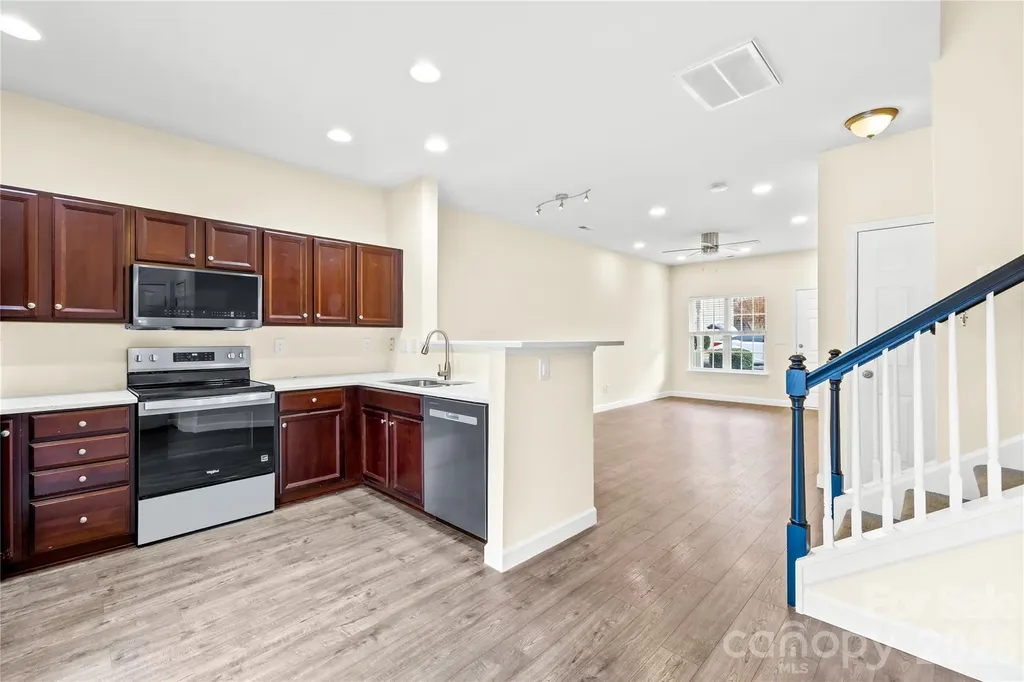 15558 Stronvar House Lane Charlotte NC 28277