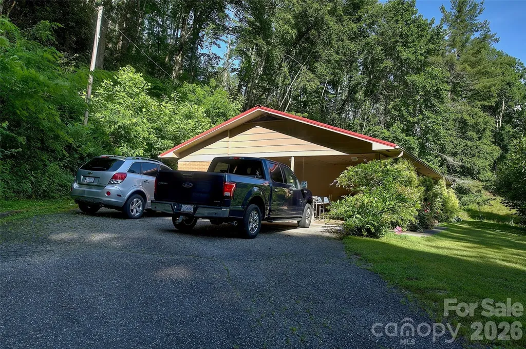 583 Deer Park Lake Road Spruce Pine NC 28777