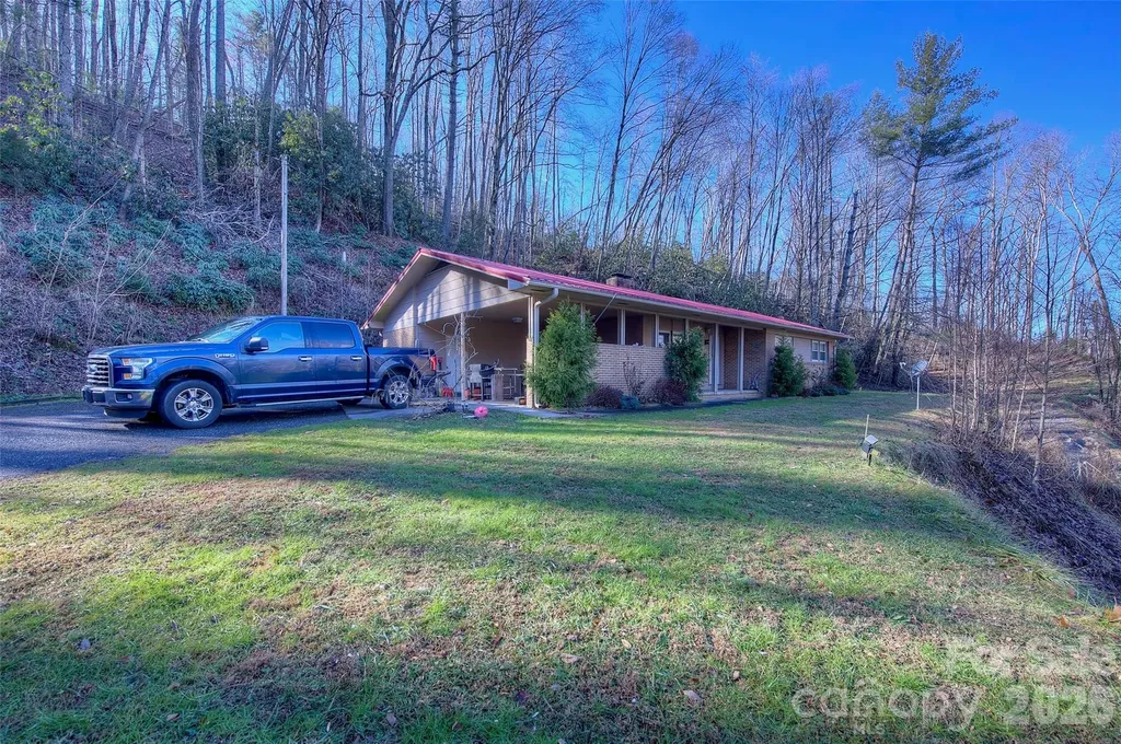 583 Deer Park Lake Road Spruce Pine NC 28777