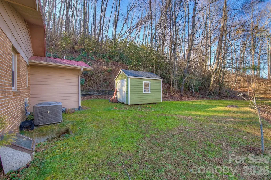 583 Deer Park Lake Road Spruce Pine NC 28777