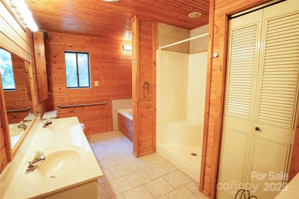 262 Rooster Cove Brevard NC 28712