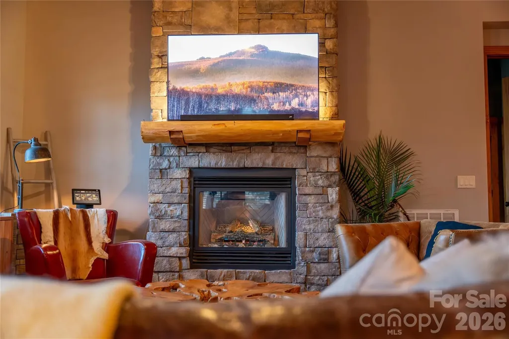 100 Saddle Notch Lane Tuckasegee NC 28783