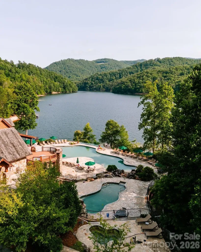 100 Saddle Notch Lane Tuckasegee NC 28783