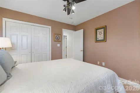 30 Winged Foot Court Spartanburg SC 29306