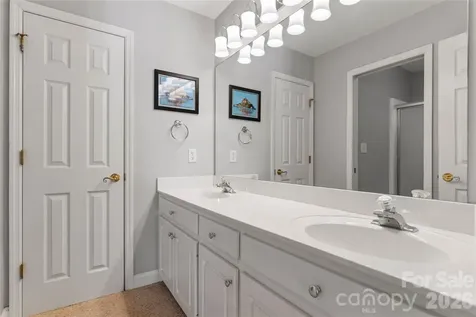 30 Winged Foot Court Spartanburg SC 29306
