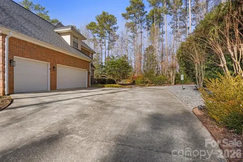 30 Winged Foot Court Spartanburg SC 29306