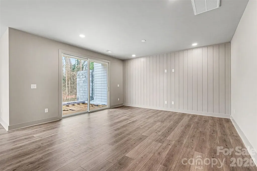 2418 Crestview Drive Charlotte NC 28216