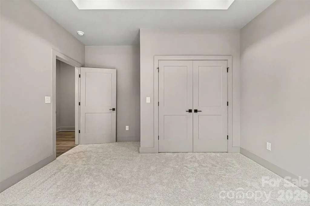 2418 Crestview Drive Charlotte NC 28216
