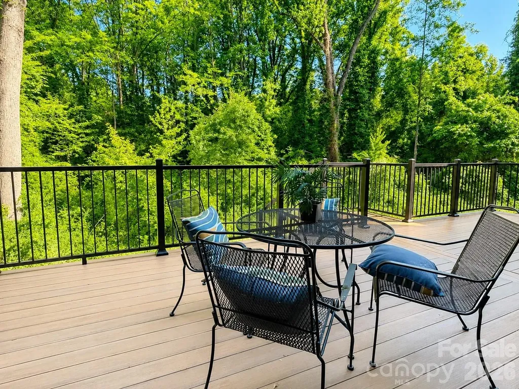 2418 Crestview Drive Charlotte NC 28216