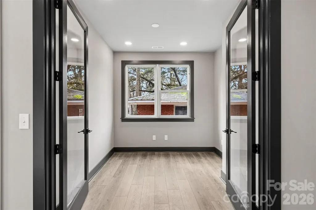 2418 Crestview Drive Charlotte NC 28216