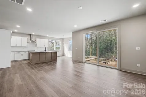 2418 Crestview Drive Charlotte NC 28216