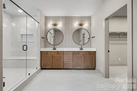 2418 Crestview Drive Charlotte NC 28216