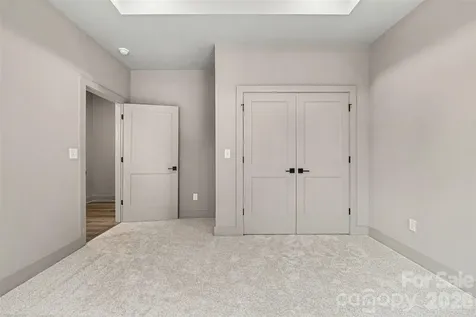 2418 Crestview Drive Charlotte NC 28216