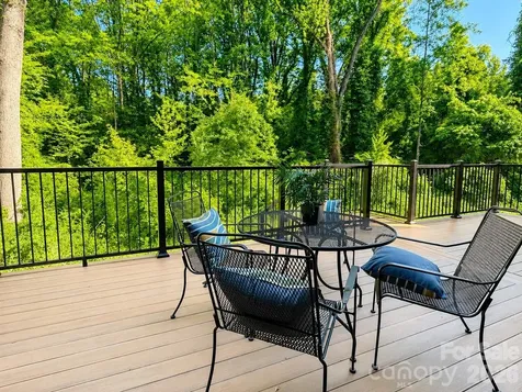 2418 Crestview Drive Charlotte NC 28216