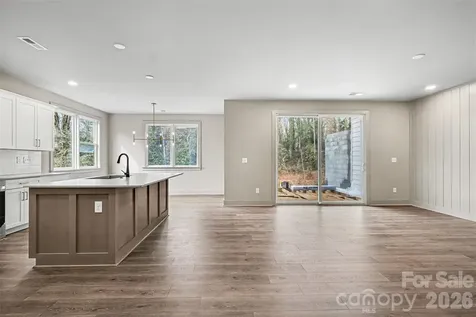 2418 Crestview Drive Charlotte NC 28216