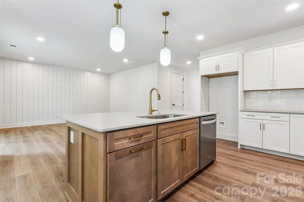 2412 Crestview Drive Charlotte NC 28216