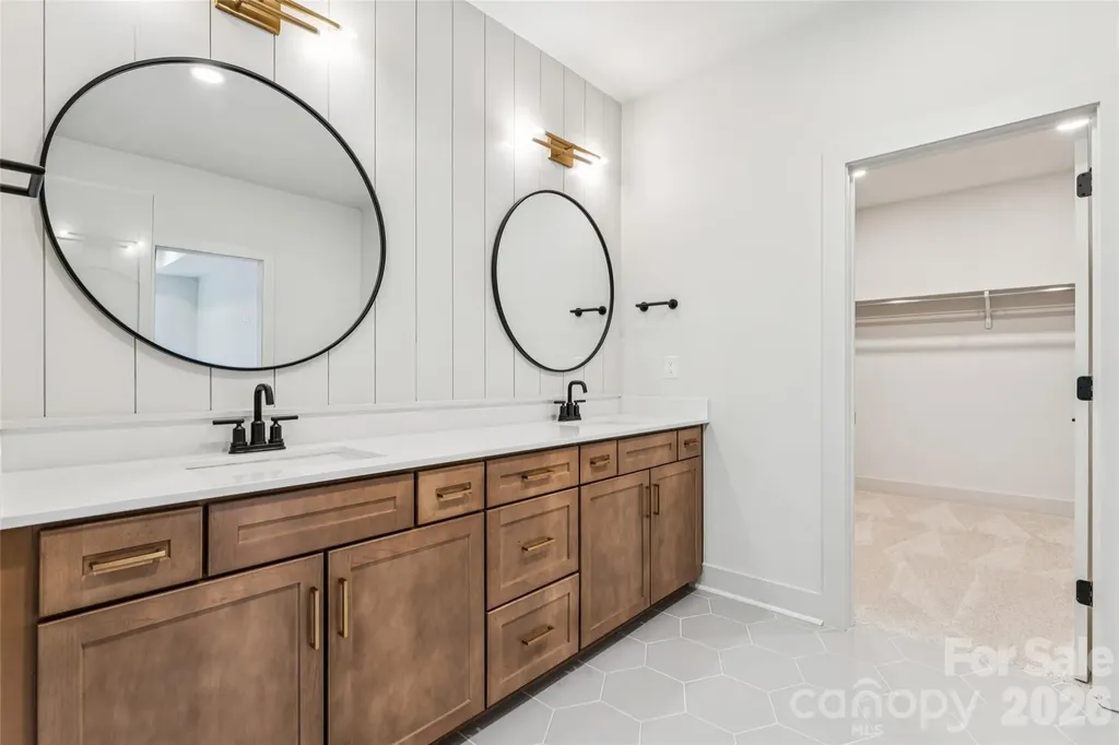 2412 Crestview Drive Charlotte NC 28216
