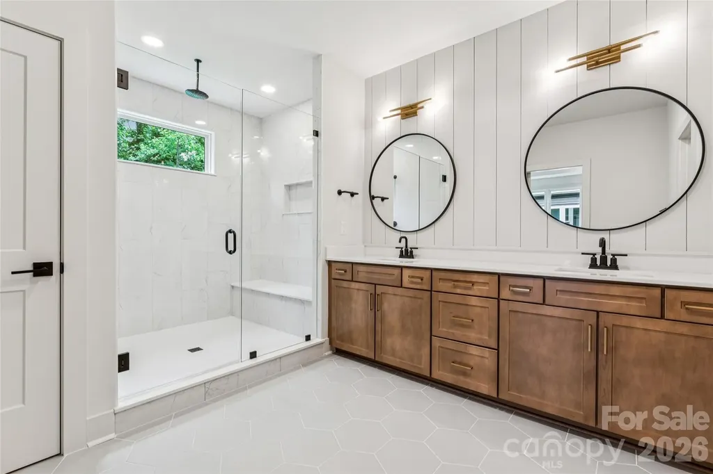 2412 Crestview Drive Charlotte NC 28216