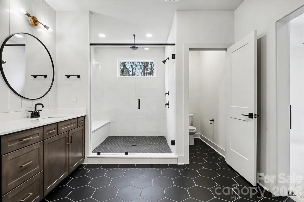 2412 Crestview Drive Charlotte NC 28216