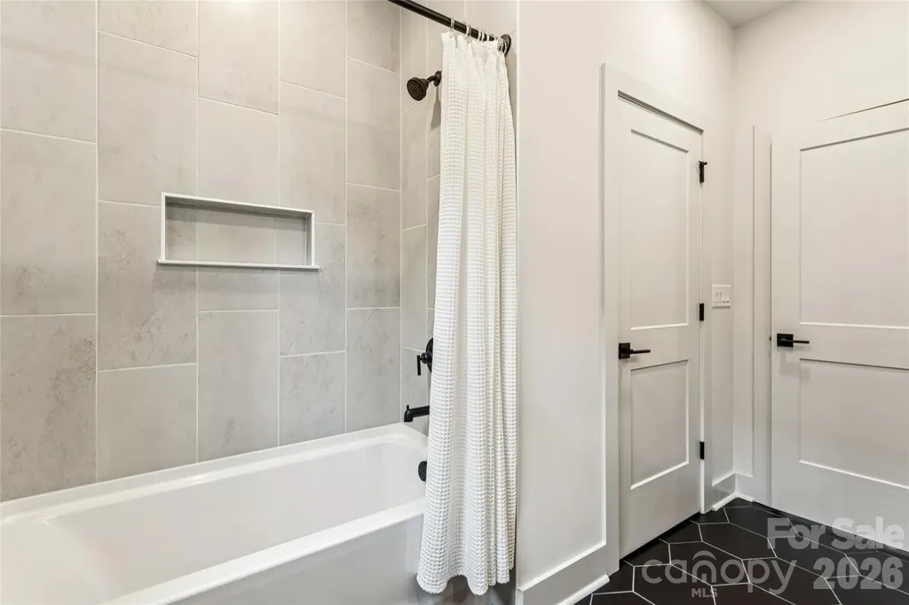 2412 Crestview Drive Charlotte NC 28216