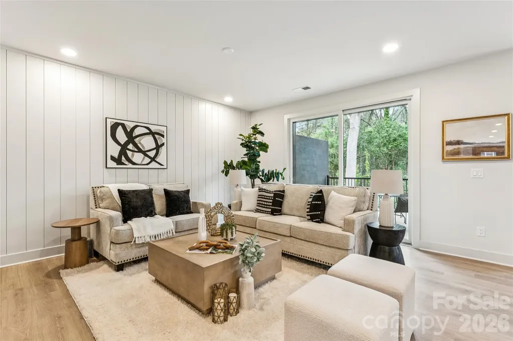 2412 Crestview Drive Charlotte NC 28216