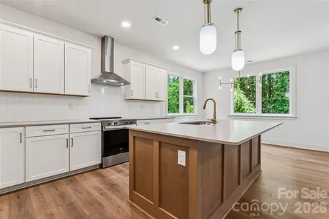 2412 Crestview Drive Charlotte NC 28216