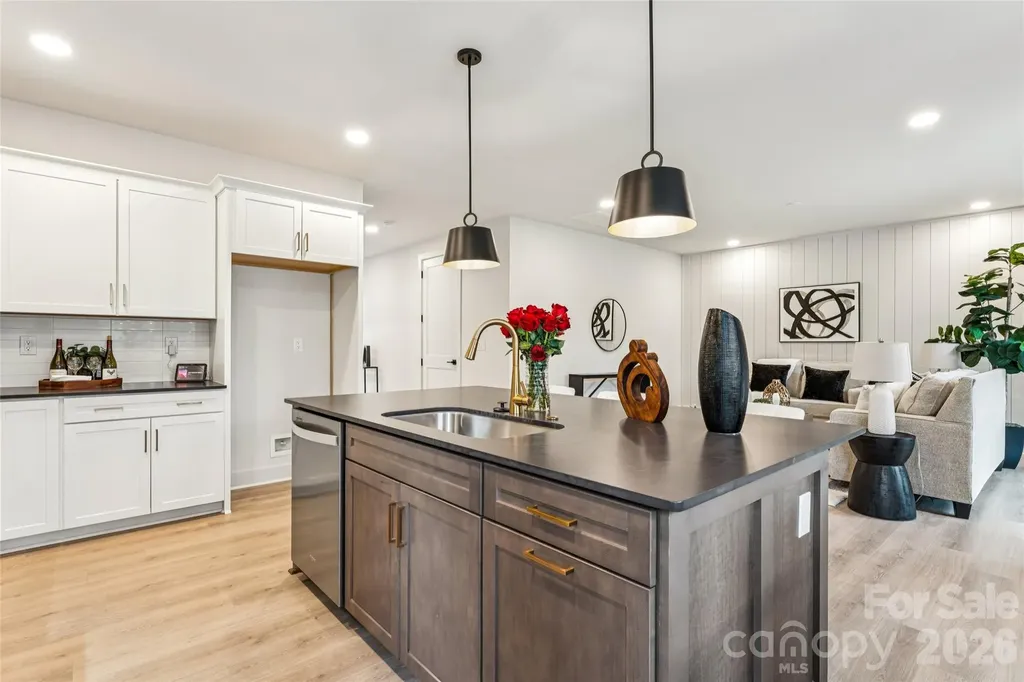2416 Crestview Drive Charlotte NC 28216