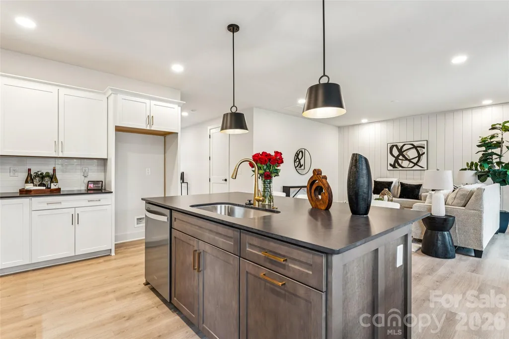 2416 Crestview Drive Charlotte NC 28216