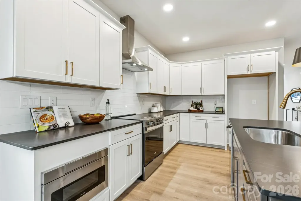2416 Crestview Drive Charlotte NC 28216