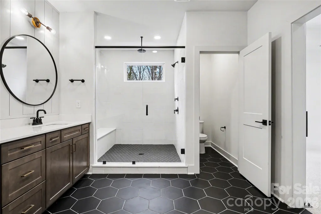 2416 Crestview Drive Charlotte NC 28216