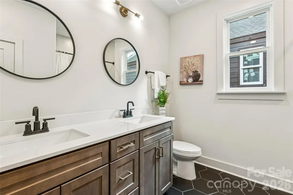 2416 Crestview Drive Charlotte NC 28216