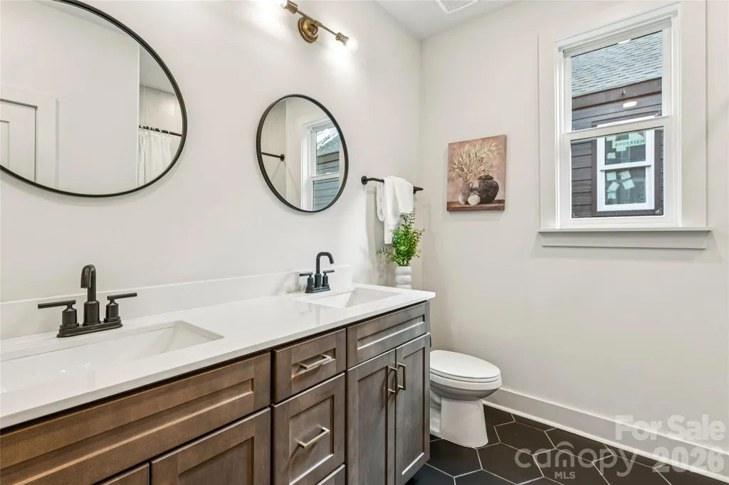 2416 Crestview Drive Charlotte NC 28216
