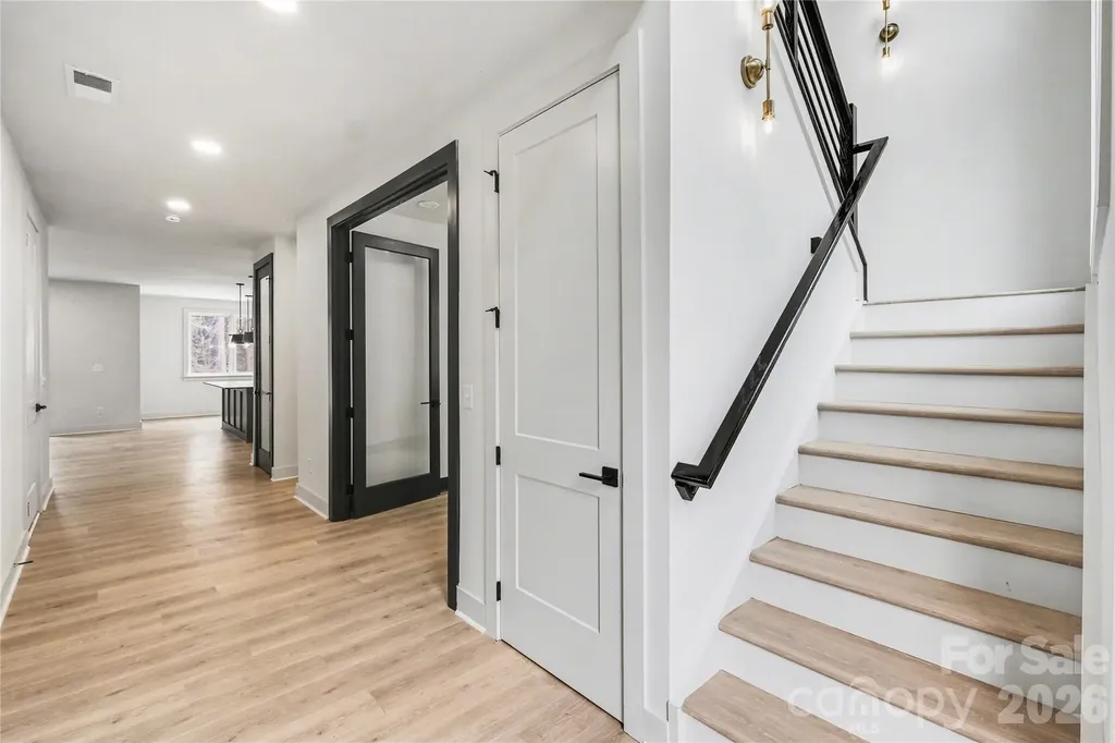 2416 Crestview Drive Charlotte NC 28216