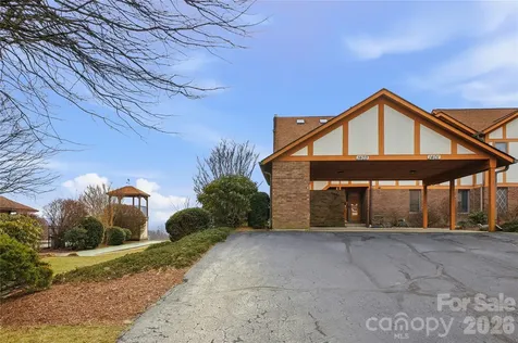 1403 Fleetwood Plaza Hendersonville NC 28739