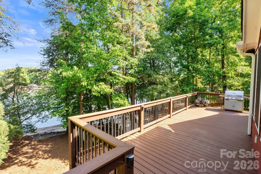 4685 Eagle Pointe Court Denver NC 28037
